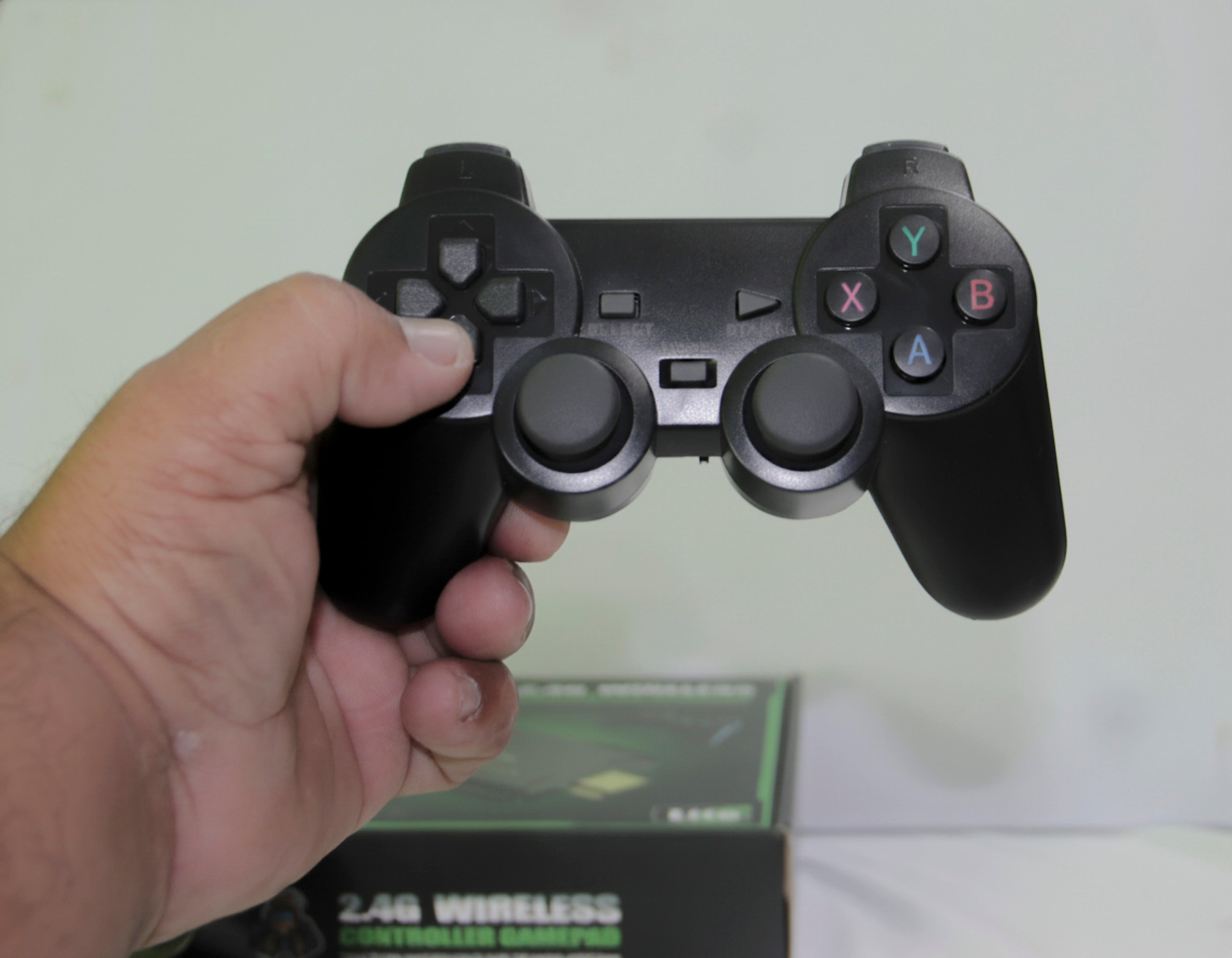 Game Stick 4K Lite Console Retrô com 2 Controles Sem Fio + 20.000 Jogos Clássicos HDMI
