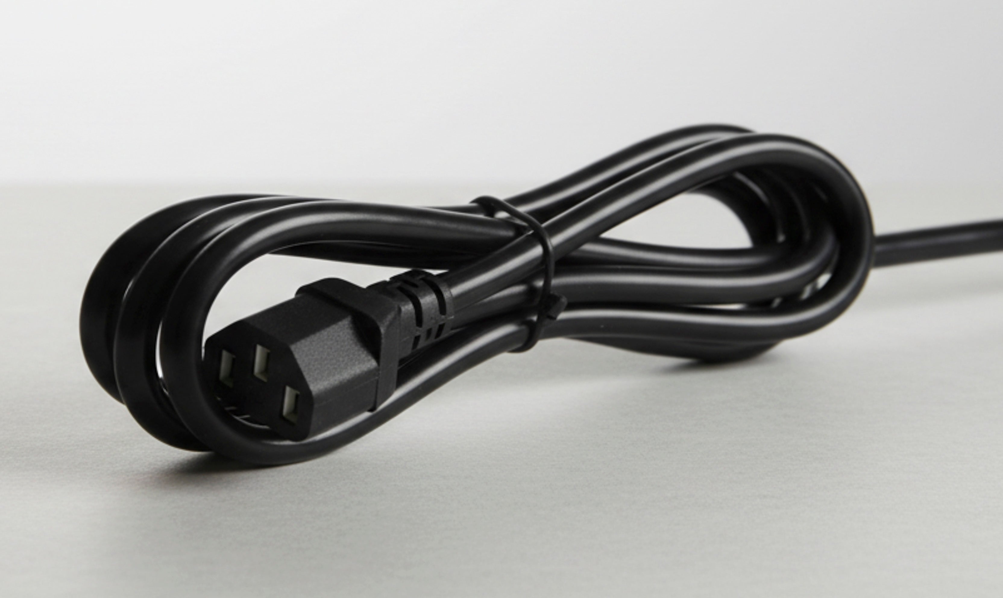 Cabo de Força Tripolar 3 Pinos 1,5 Metros para PC Monitor Impressora Bivolt