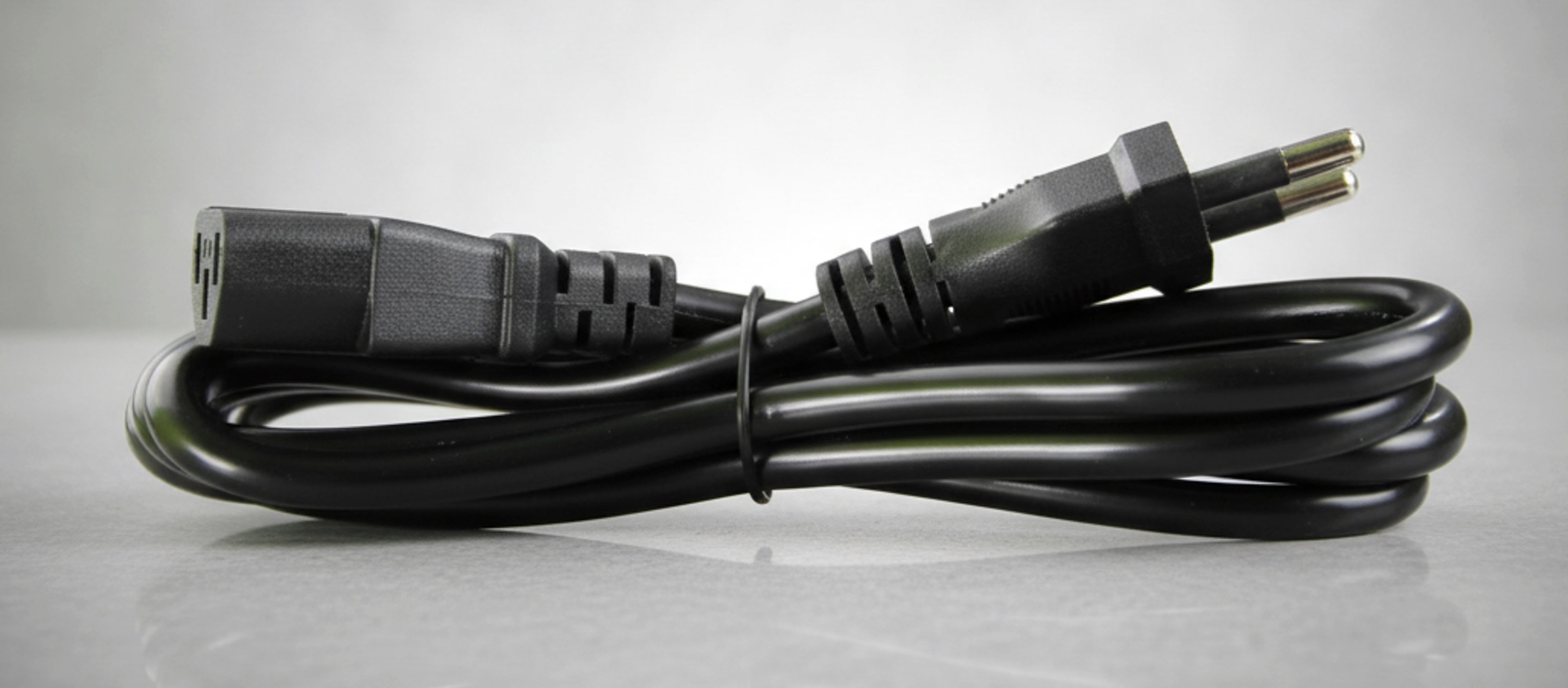 Cabo de Força Tripolar 3 Pinos 1,5 Metros para PC Monitor Impressora Bivolt