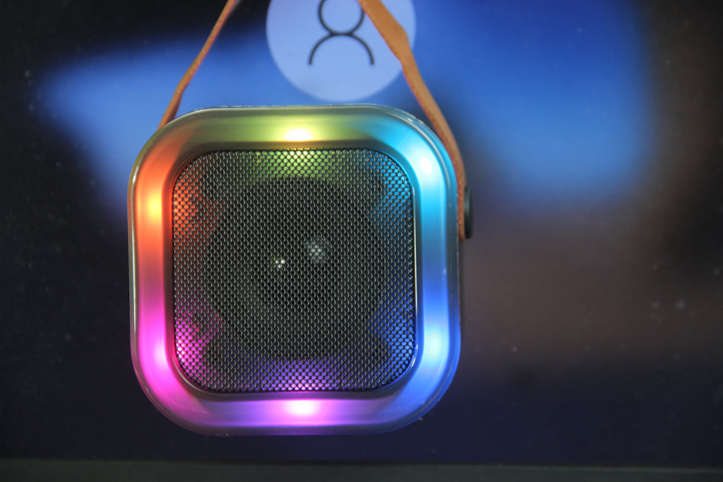 Caixa de Som Bluetooth K12 Portátil com LED RGB